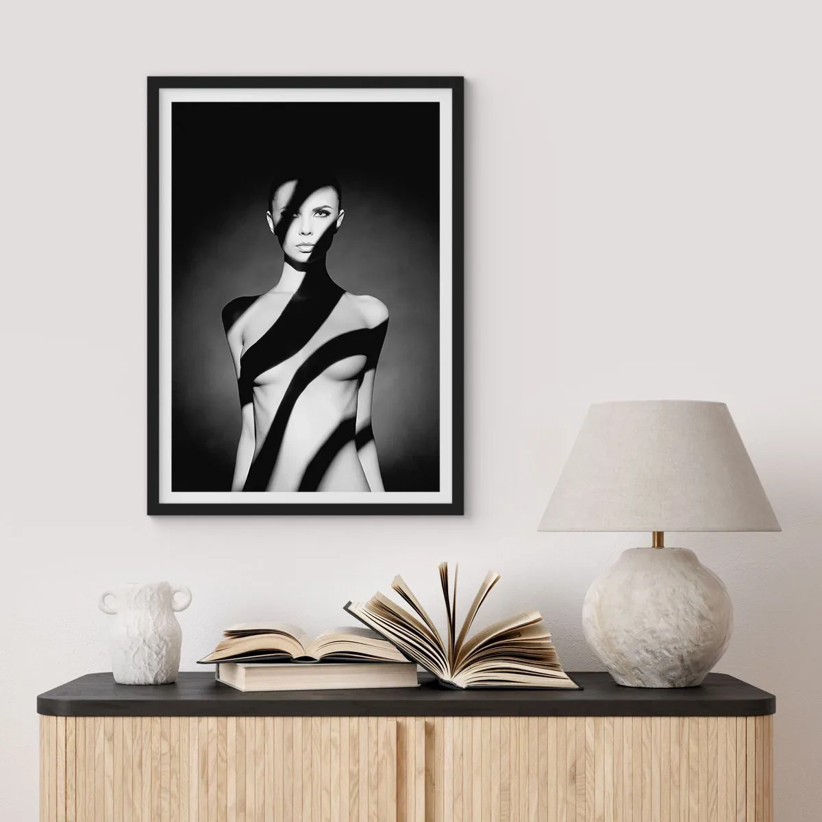 Affiche dans un cadre noir - Poster - Dans la brillance et l'ombre - 40x50 cm