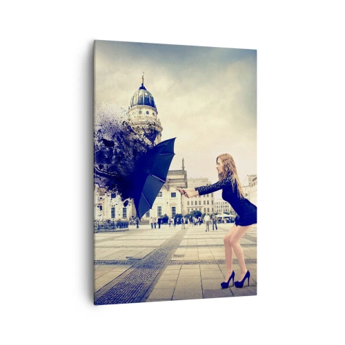 Impression sur toile - Image sur toile - Une femme avec un parapluie dans une composition artistique sur fond urbain - 70x100cm - Il y a un tel vent… - Décoration murale moderne pour le salon et la chambre ARTTOR