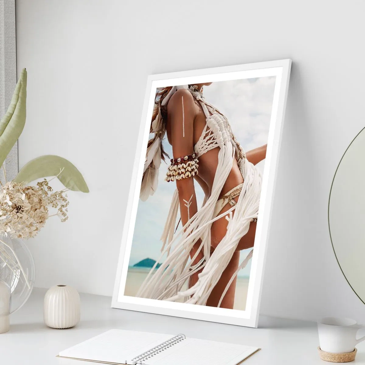 Affiche dans un cadre blanc - Poster - Prêtresse du soleil - 61x91 cm