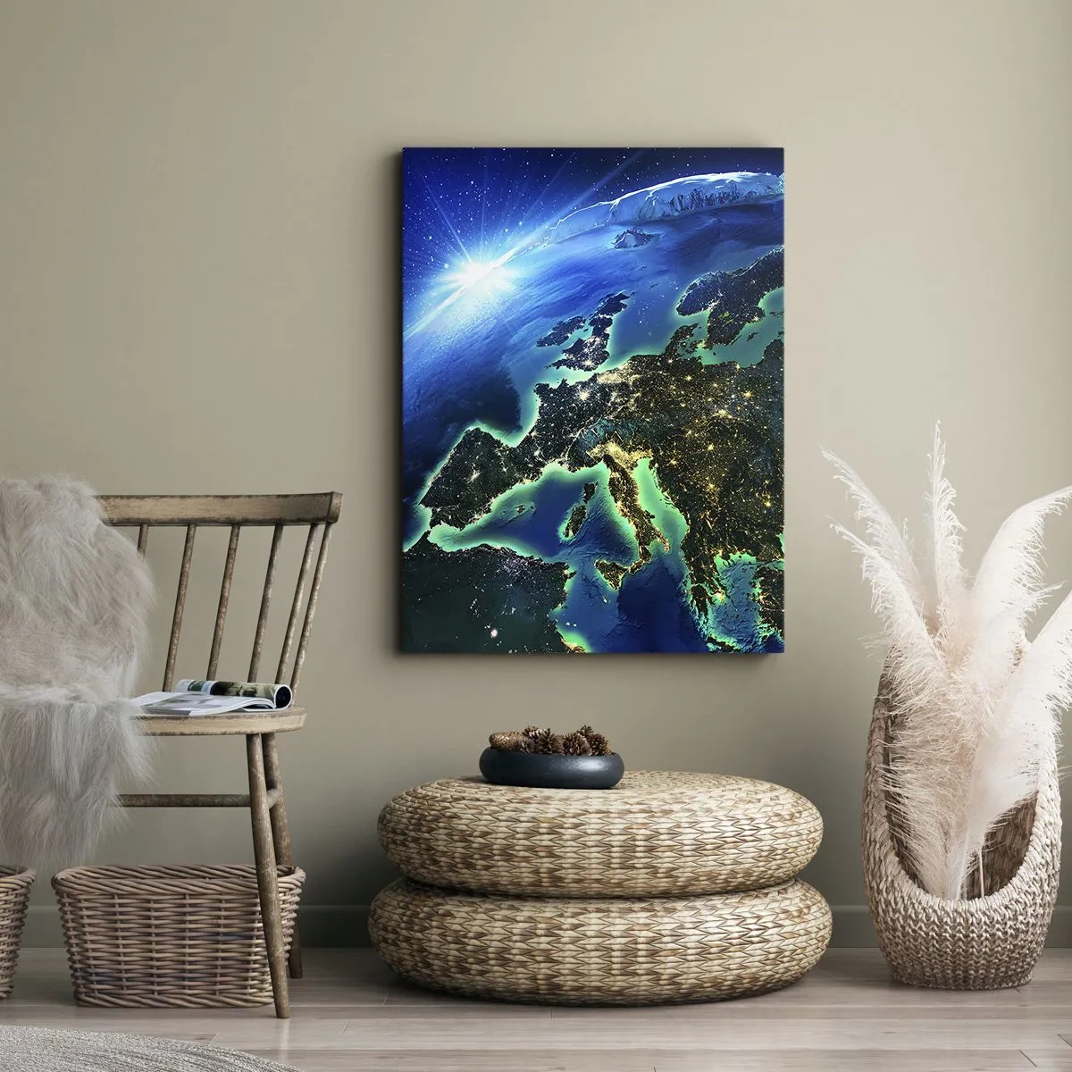 Impression sur toile - Image sur toile - Une vue d'Europe depuis l'espace à la lueur du soleil levant. - 80x120cm - Europe pétillante - Décoration murale moderne pour le salon et la chambre ARTTOR