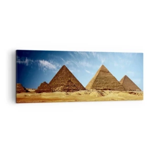 Impression sur toile - Image sur toile - Les pyramides de Gizeh contre un ciel bleu et un paysage désertique - 140x50cm - 40 siècles vous regardent - Décoration murale moderne pour le salon et la chambre ARTTOR
