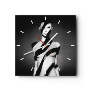 Horloge murale - Pendule murale - Portrait noir et blanc d'une femme dans l'ombre et la lumière - 30x30cm - Dans la brillance et l'ombre - Décoration murale moderne pour le salon et la chambre ARTTOR