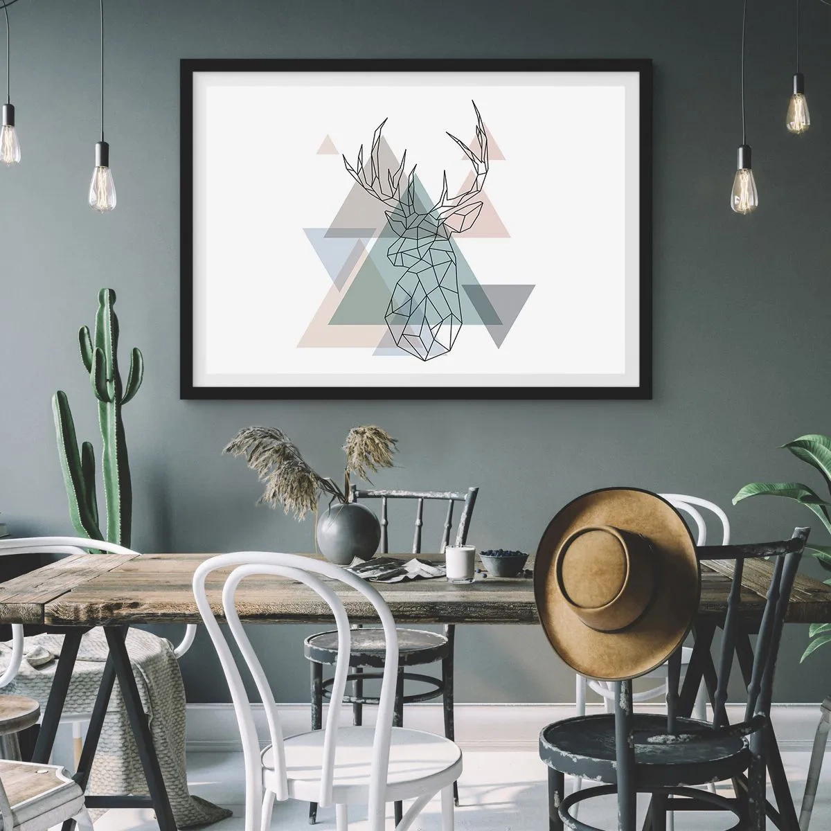 Affiche dans un cadre noir - Poster - Cerf géométrique sur fond de triangles pastel - 100x70cm - Dans une forêt géométrique - Décoration murale moderne pour le salon et la chambre ARTTOR