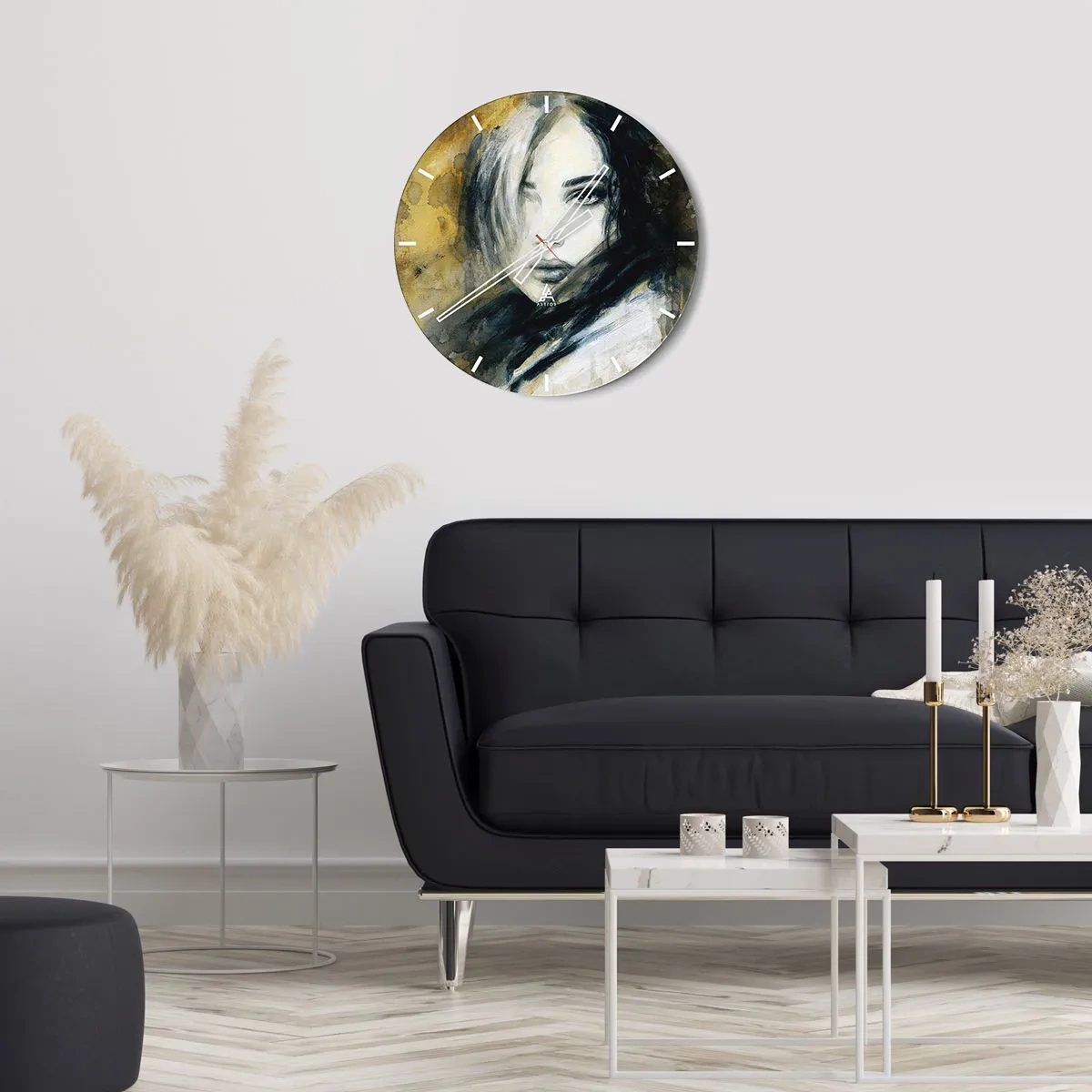 Horloge murale - Pendule murale - Portrait d'une femme dans un style artistique dans les tons d'or et de noir - 30x30cm - plutôt innocente ou sensuelle ? - Décoration murale moderne pour le salon, la cuisine et la chambre ARTTOR