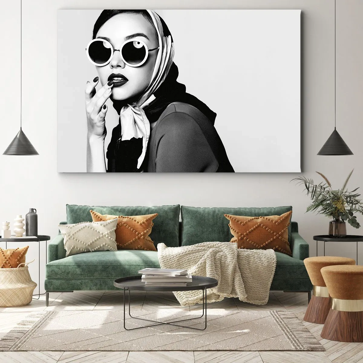 Impression sur toile - Image sur toile - Portrait en noir et blanc d'une femme portant des lunettes et un foulard - 70x50cm - Salutations des années 60 - Décoration murale moderne pour le salon et la chambre ARTTOR