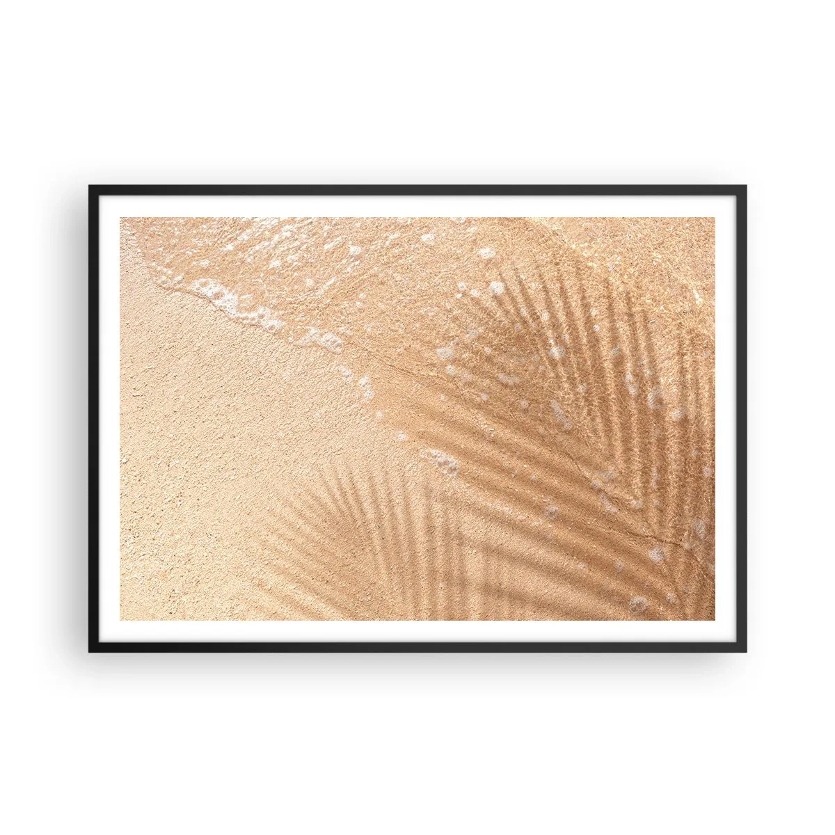 Affiche dans un cadre noir - Poster - L'ombre d'un palmier sur le sable avec un délicat motif de vagues - 100x70cm - Ombre d'un été chaud - Décoration murale moderne pour le salon et la chambre ARTTOR