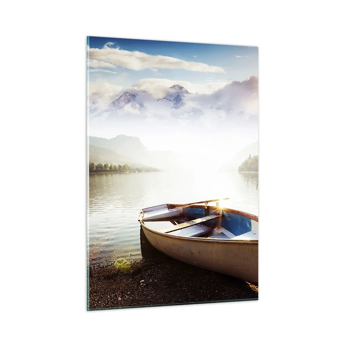 Impression sur verre - Image sur verre - Un bateau sur un lac entouré de montagnes au lever du soleil - 50x70cm - Au bord de la grande et limpide eau - Décoration murale moderne pour le salon et la chambre ARTTOR