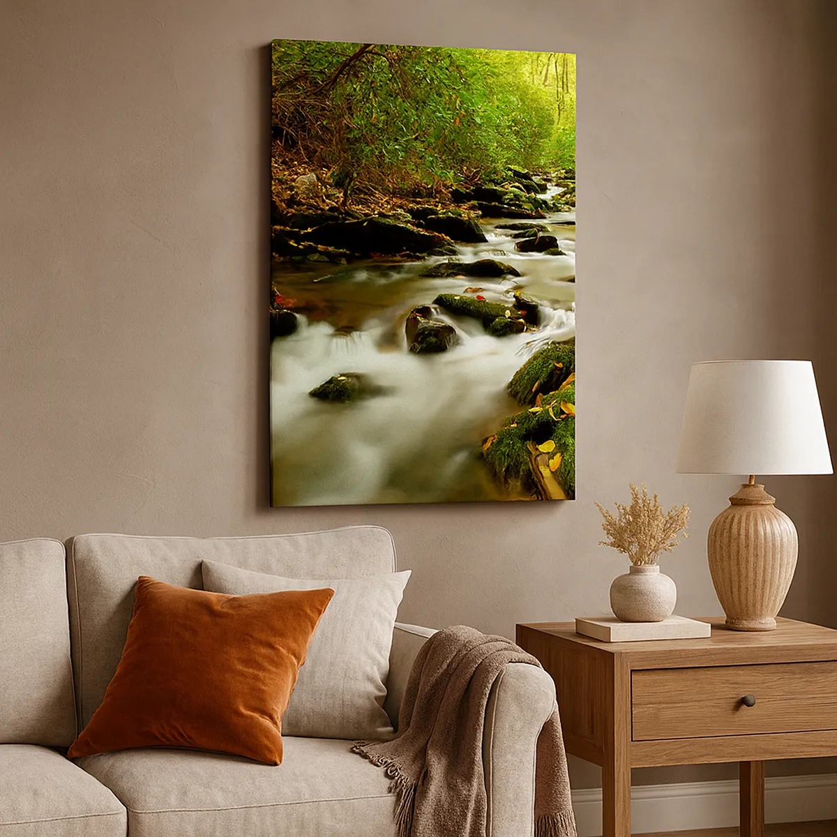 Impression sur toile - Image sur toile - Un ruisseau forestier coulant entre des pierres entourées de verdure - 50x70cm - Comme de l'argent liquide - Décoration murale moderne pour le salon et la chambre ARTTOR