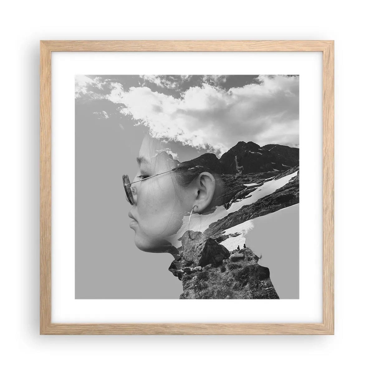 Affiche dans un chêne clair - Poster - Portrait de montagnes et nuages - 40x40 cm