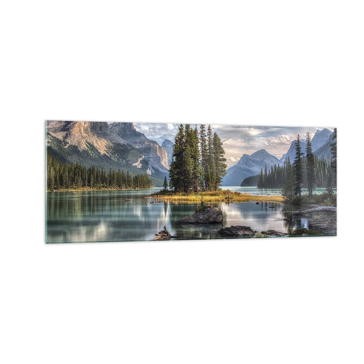 Impression sur verre - Image sur verre - Un paysage de montagne avec une île entourée d'un lac calme - 140x50cm - Sous les grandes eaux claires - Décoration murale moderne pour le salon et la chambre ARTTOR