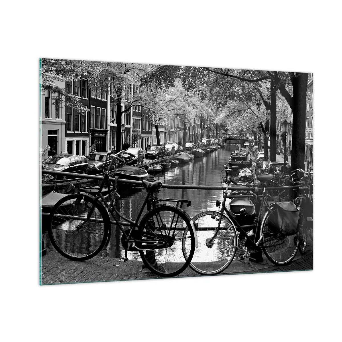 Impression sur verre - Image sur verre - Vue en noir et blanc d'un canal avec des vélos et des bateaux - 100x70cm - Une vue très hollandaise - Décoration murale moderne pour le salon et la chambre ARTTOR