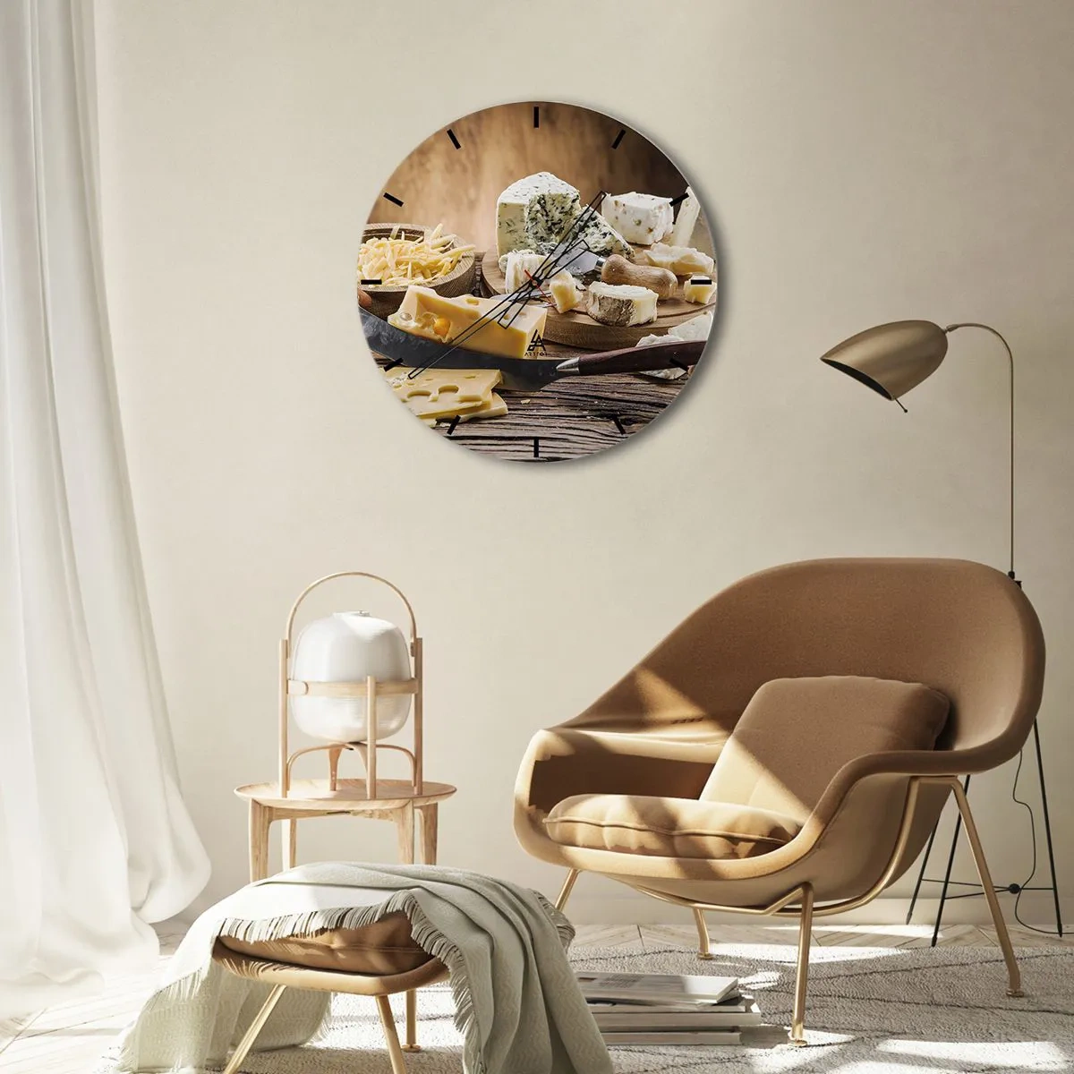Horloge murale - Pendule murale - Un plateau de fromages avec différentes variétés sur un fond en bois - 30x30cm - Sourire au fromage - Décoration murale moderne pour le salon, la cuisine et la chambre ARTTOR