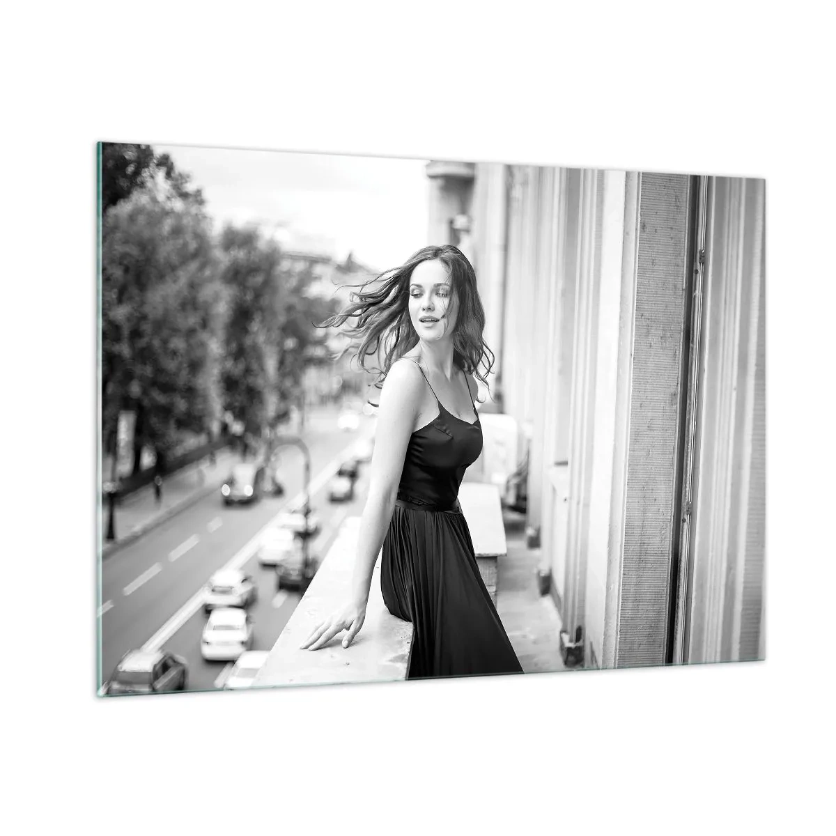 Impression sur verre - Image sur verre - Une femme en robe noire sur un balcon de style parisien - 100x70cm - Certainement un Parisien - Décoration murale moderne pour le salon et la chambre ARTTOR