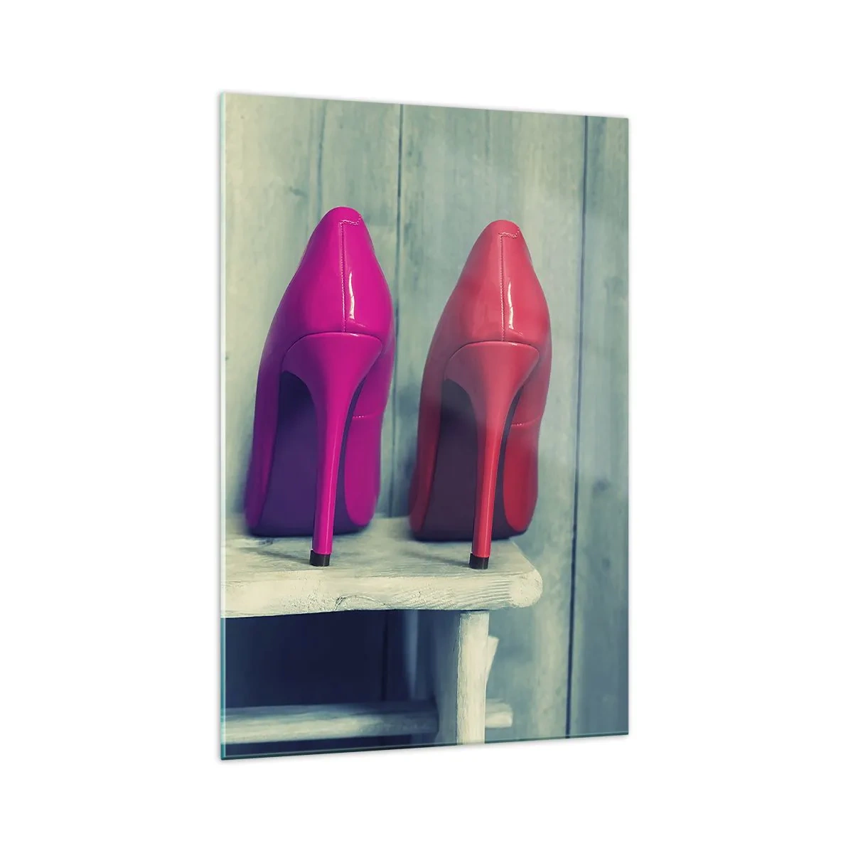 Impression sur verre - Image sur verre - Talons hauts colorés contre un mur en bois - 70x100cm - Promenade sur l'arc-en-ciel - Décoration murale moderne pour le salon et la chambre ARTTOR