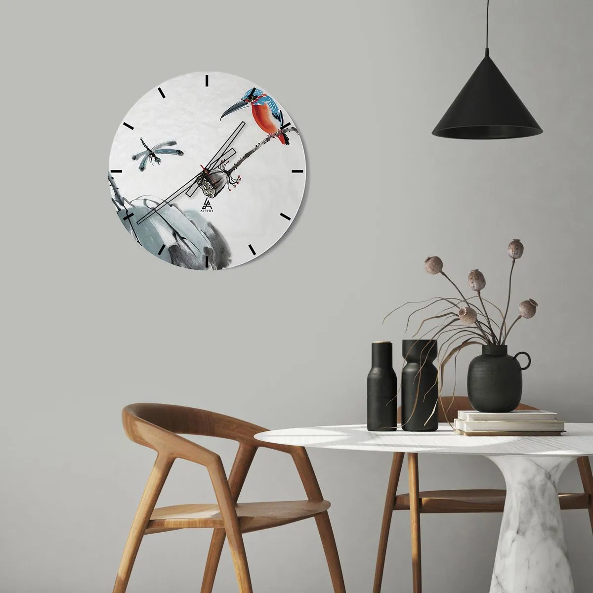 Horloge murale - Pendule murale - Illustration d'un martin-pêcheur et d'une libellule sur un fond de paysage stylisé - 30x30cm - La vie du champ - Décoration murale moderne pour le salon, la cuisine et la chambre ARTTOR