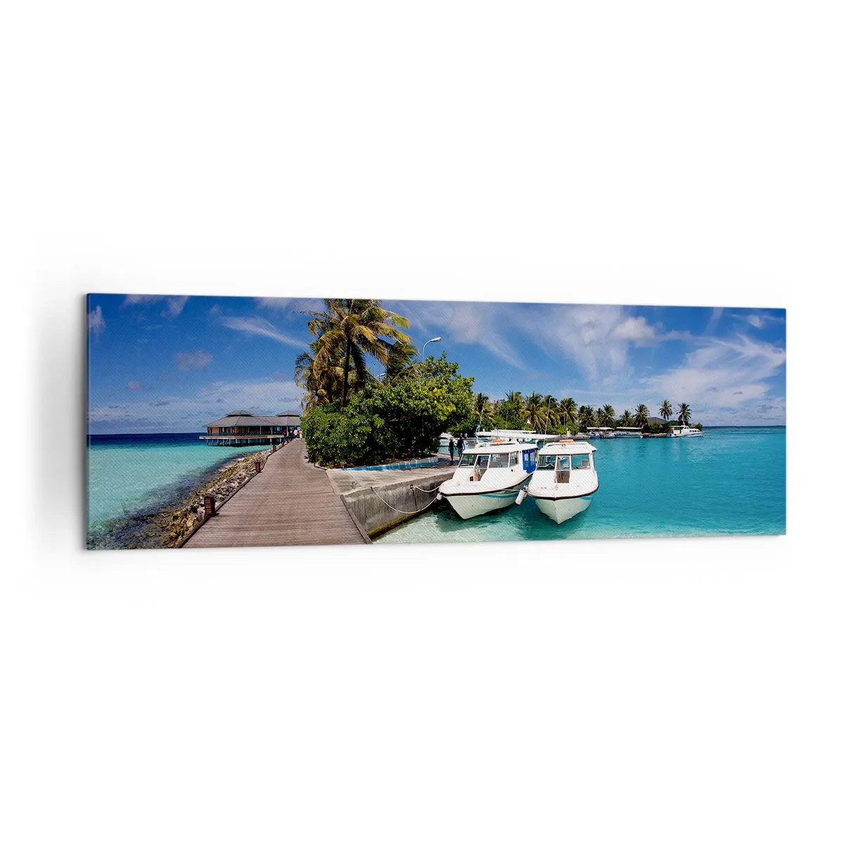 Impression sur toile - Image sur toile - Une jetée sur une mer turquoise avec des bateaux et des palmiers - 160x50cm - Et cependant, le paradis existe bien - Décoration murale moderne pour le salon et la chambre ARTTOR