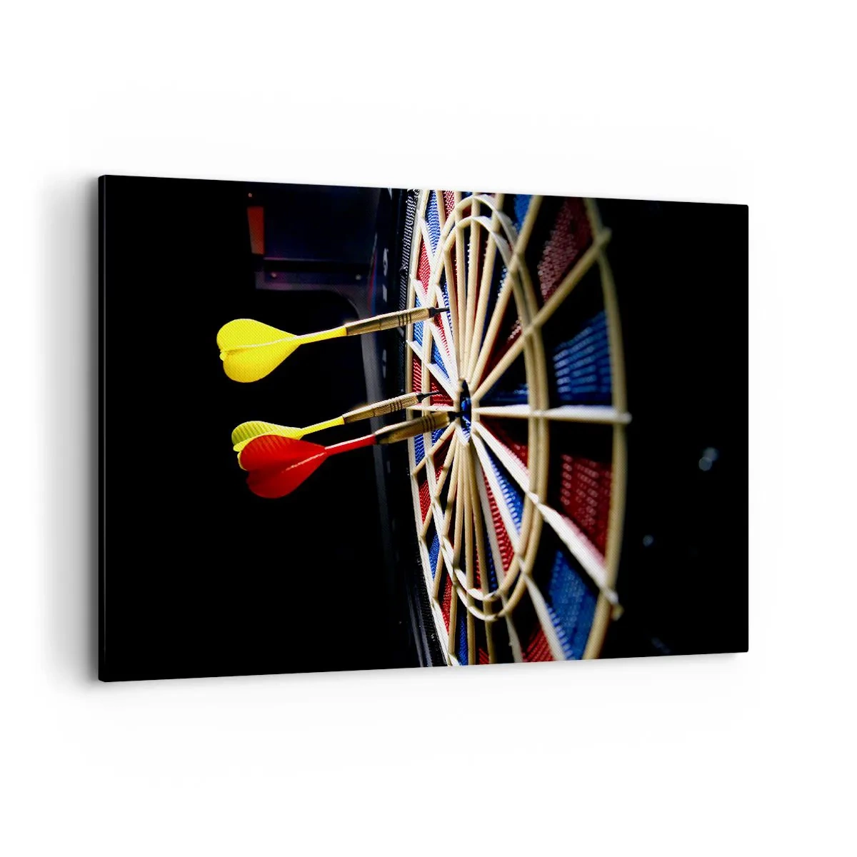 Impression sur toile - Image sur toile - Un jeu de fléchettes avec des fléchettes frappées sur un fond noir - 100x70cm - Droit au but - Décoration murale moderne pour le salon et la chambre ARTTOR