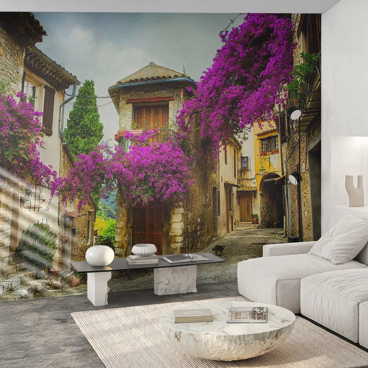 Papier Peint Photo Standard Eco - Une rue pittoresque en pierre avec des fleurs violettes - 100x70cm - Sous un dais fleuri - Décoration murale moderne pour le salon et la chambre ARTTOR