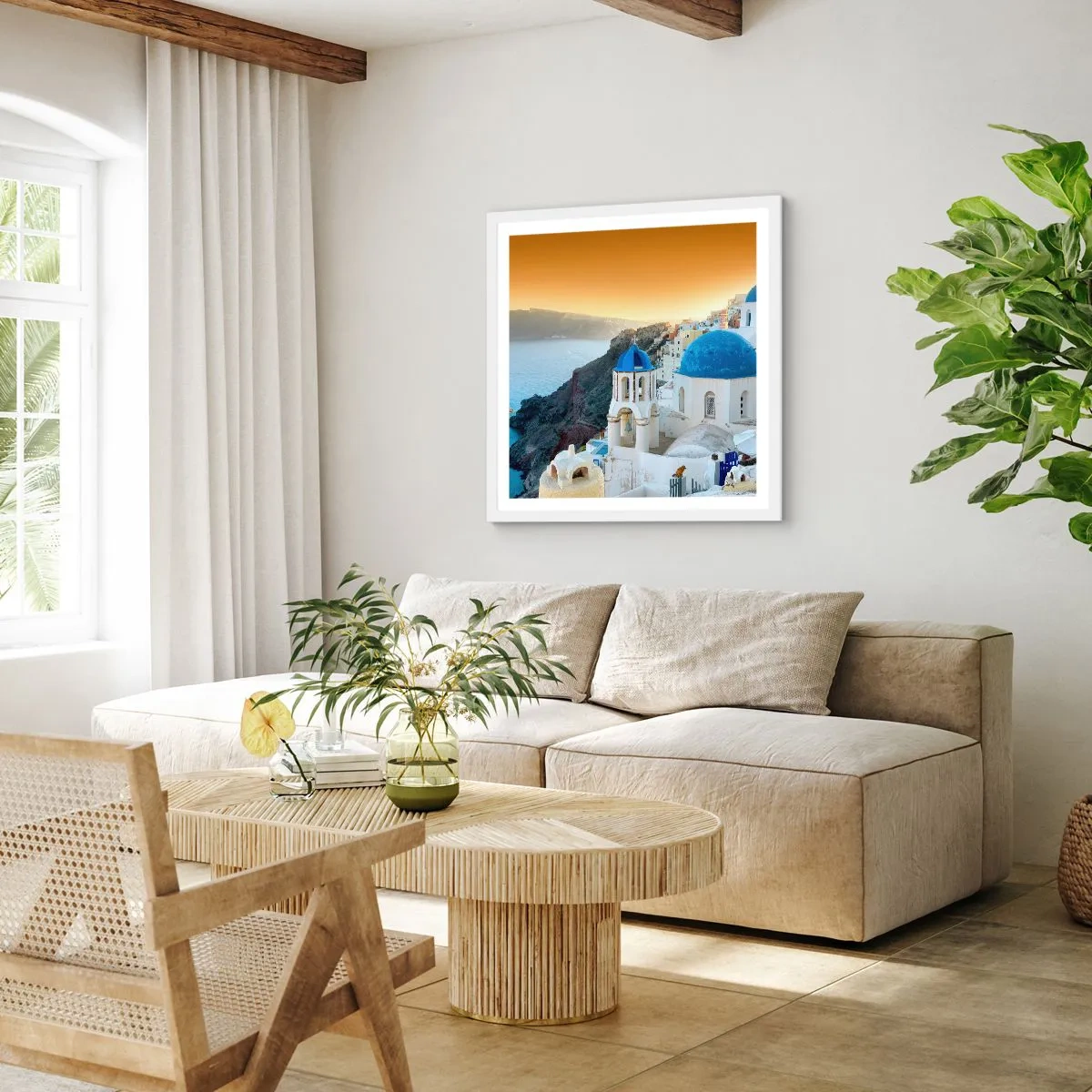 Affiche dans un cadre blanc - Poster - Santorin - blotti contre les rochers - 50x50 cm