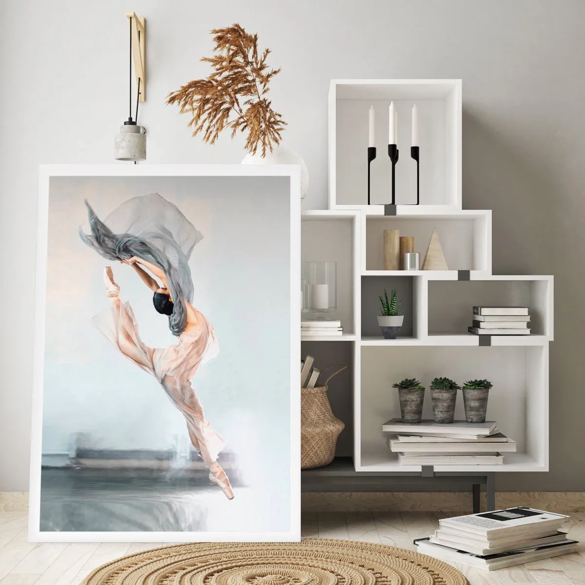 Affiche - Poster - Une ballerine dansant avec un châle délicat sur un fond clair - 50x70cm - Dans le ravissement de la danse - Décoration murale moderne pour le salon et la chambre ARTTOR