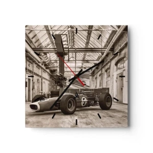 Horloge murale - Pendule murale - Voiture de course noire et blanche dans un intérieur industriel - 30x30cm - Le repos du guerrier - Décoration murale moderne pour le salon et la chambre ARTTOR