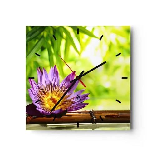 Horloge murale - Pendule murale - Fleur de lotus violette sur fond de feuilles de bambou vertes - 30x30cm - Sous le soleil asiatique - Décoration murale moderne pour le salon et la chambre ARTTOR