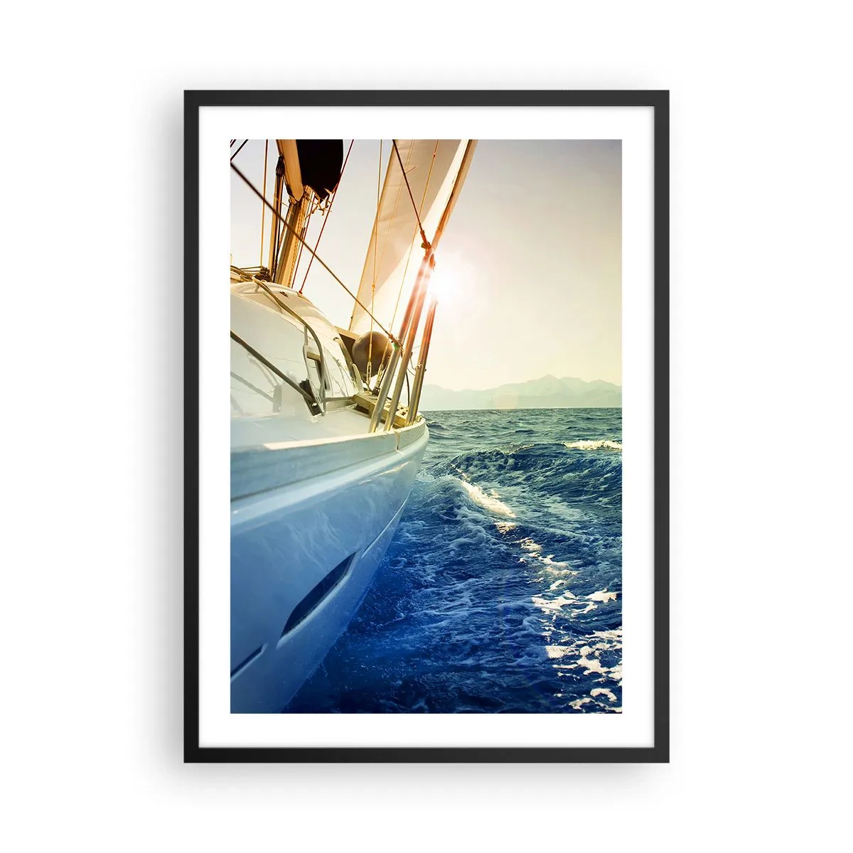 Affiche dans un cadre noir - Poster - Un yacht naviguant sur une mer calme dans la chaude lumière du soleil - 50x70cm - Suite à l'aventure - Décoration murale moderne pour le salon et la chambre ARTTOR