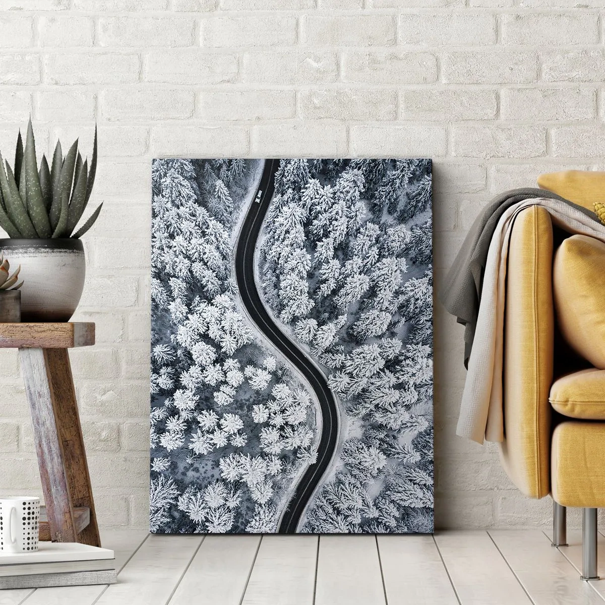Impression sur toile - Image sur toile - À travers une forêt d'hiver - 55x100 cm