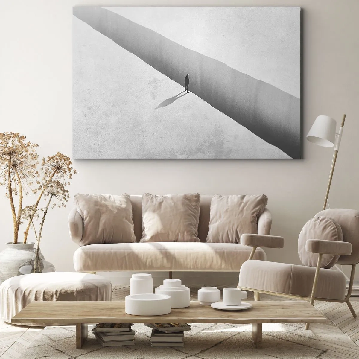 Impression sur toile - Image sur toile - Une silhouette solitaire se tient au-dessus d'un gouffre profond dans un décor monochrome. - 70x50cm - Un objectif clair - Décoration murale moderne pour le salon et la chambre ARTTOR