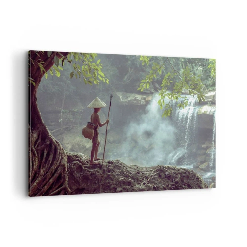 Impression sur toile - Image sur toile - Une figure avec une lance près d'une cascade dans une forêt tropicale - 120x80cm - Lier d'amitié avec la nature - Décoration murale moderne pour le salon et la chambre ARTTOR