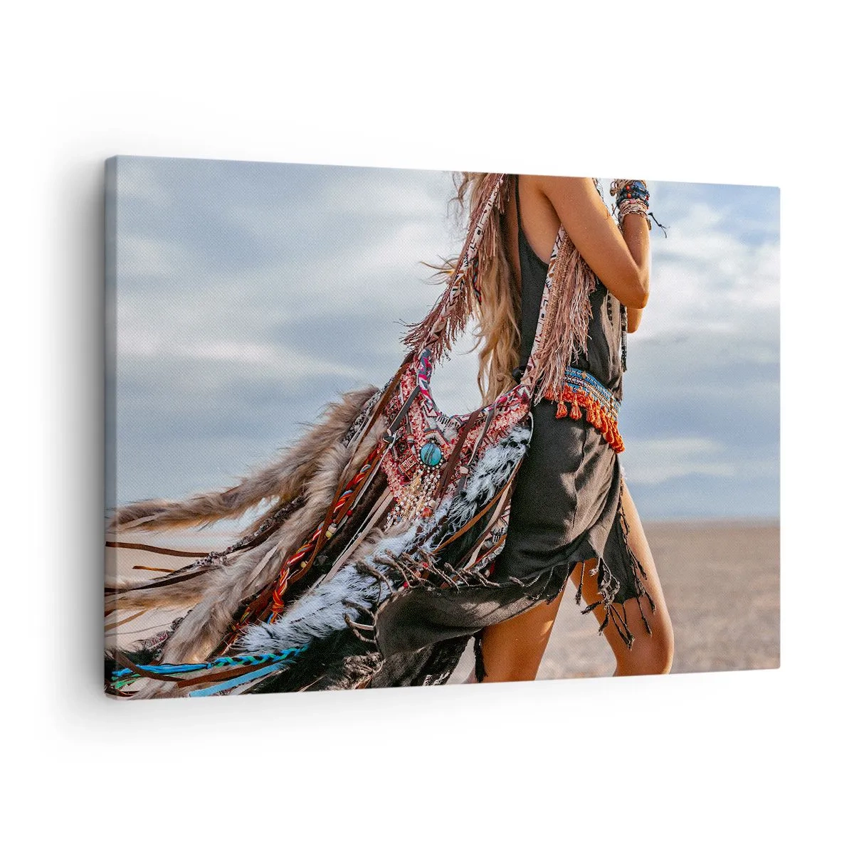 Impression sur toile - Image sur toile - Une femme dans un style bohème avec des détails de plumes et de bijoux - 70x50cm - La fille du chaman - Décoration murale moderne pour le salon et la chambre ARTTOR