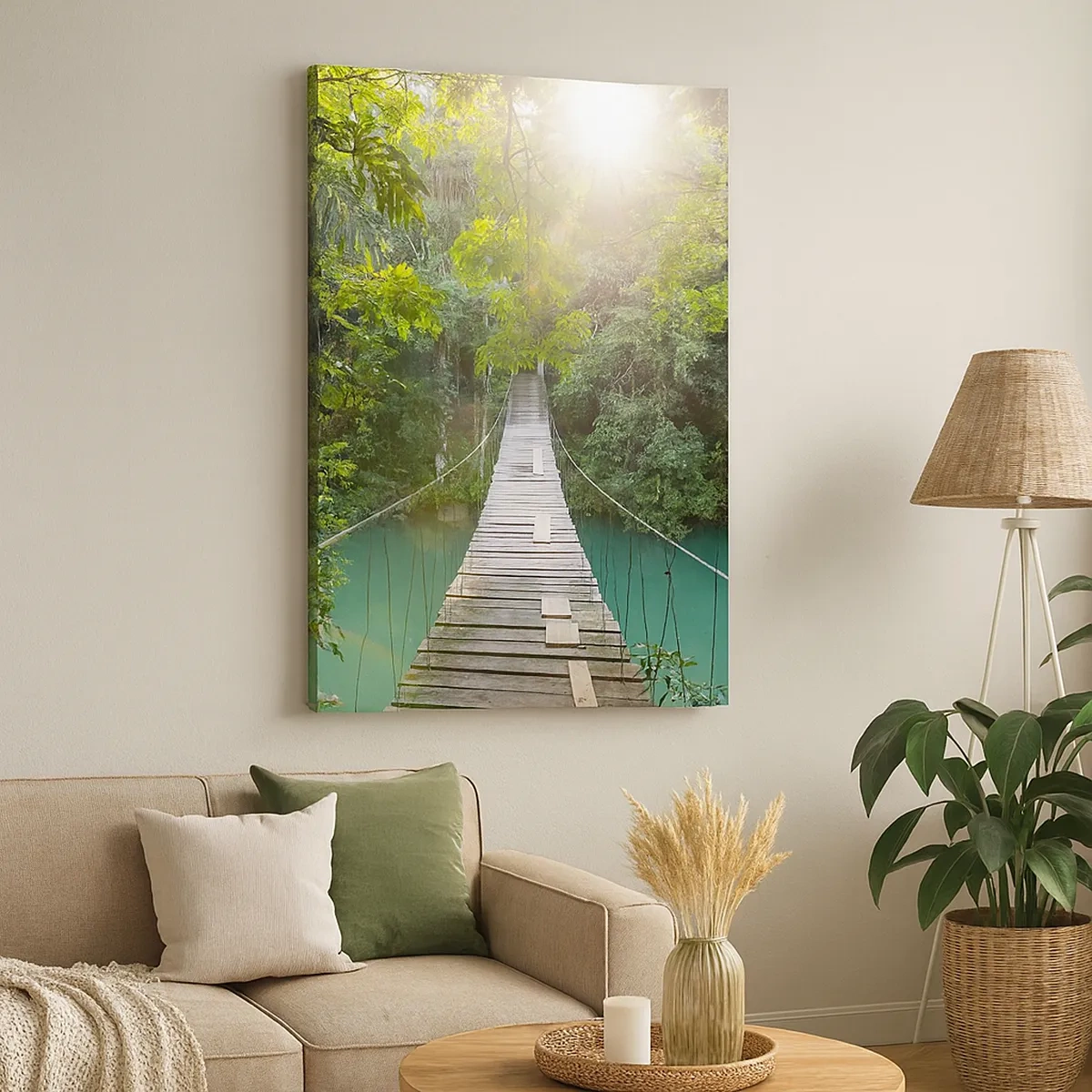 Impression sur toile - Image sur toile - Un pont suspendu dans une forêt tropicale illuminée par la lumière du soleil. - 50x70cm - De l'eau azur à la forêt azur - Décoration murale moderne pour le salon et la chambre ARTTOR