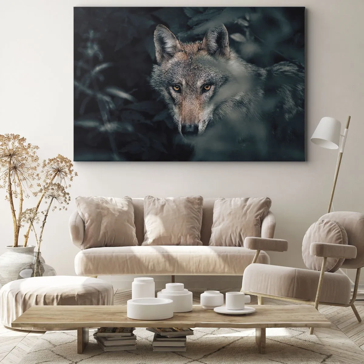 Impression sur toile - Image sur toile - Un loup dans son environnement naturel, regardant depuis les profondeurs de la forêt. - 100x70cm - Chasseur - Décoration murale moderne pour le salon et la chambre ARTTOR
