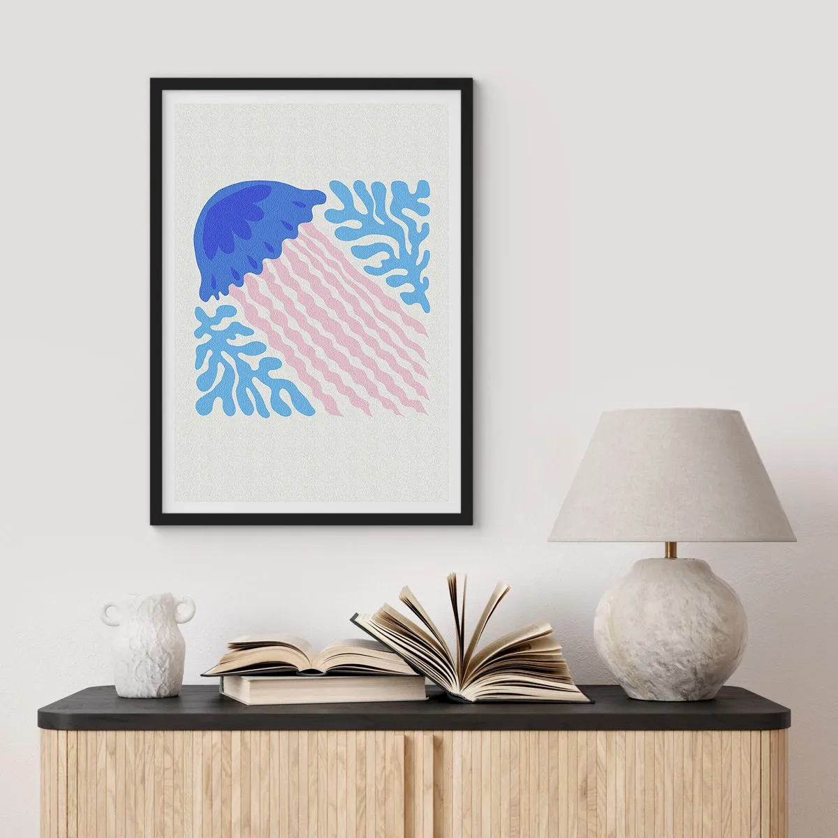 Affiche dans un cadre noir - Poster - Méduse stylisée entourée de végétation sous-marine - 50x70cm - Comme d'un autre monde - Décoration murale moderne pour le salon et la chambre ARTTOR