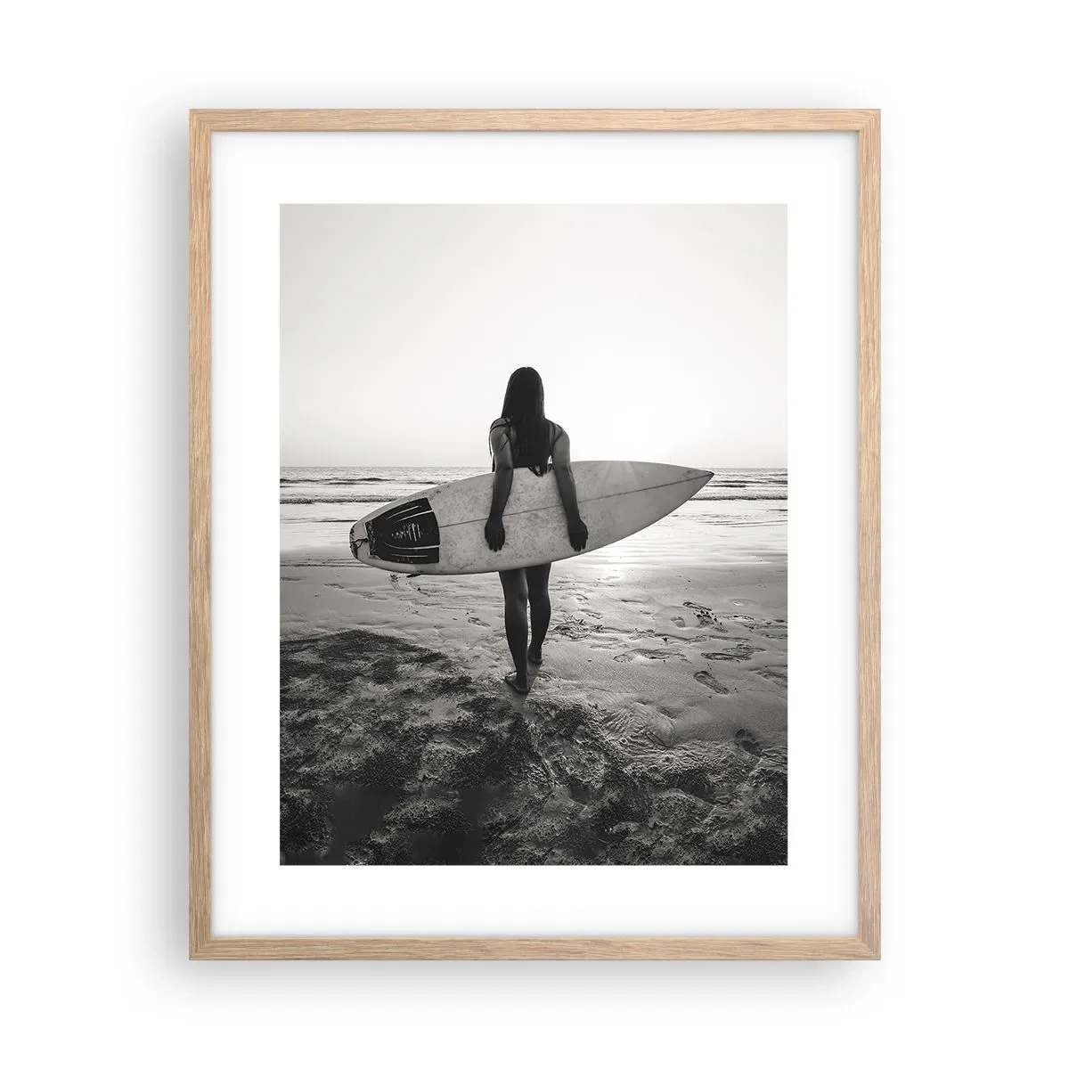 Affiche dans un chêne clair - Poster - Fille des vagues de la mer - 40x50 cm
