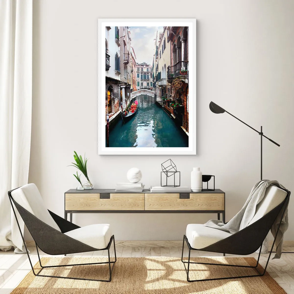 Affiche dans un cadre blanc - Poster - Paysage vénitien avec une gondole et un pont - 50x70 cm