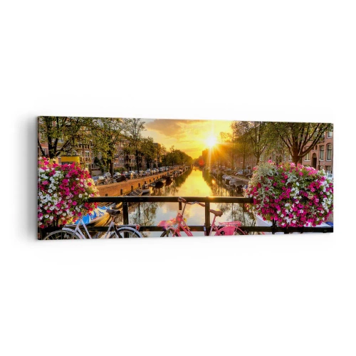 Impression sur toile - Image sur toile - Des vélos sur un pont à la lueur du soleil couchant - 140x50cm - Matin de printemps à Amsterdam - Décoration murale moderne pour le salon et la chambre ARTTOR