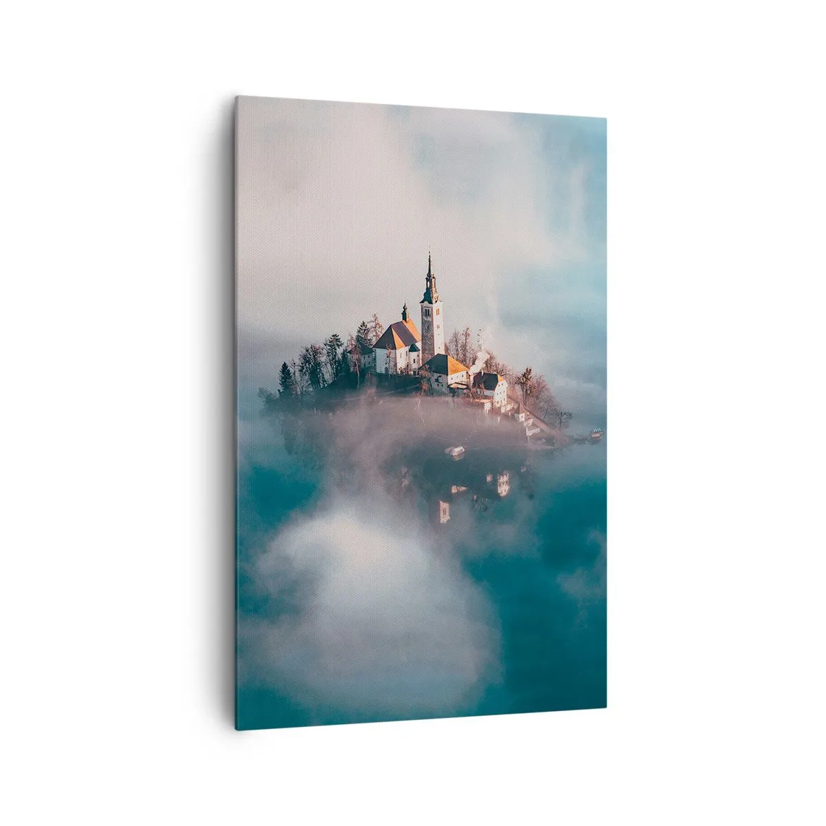 Impression sur toile - Image sur toile - Une île pittoresque avec une église entourée de brouillard - 80x120cm - Île de rêve - Décoration murale moderne pour le salon et la chambre ARTTOR