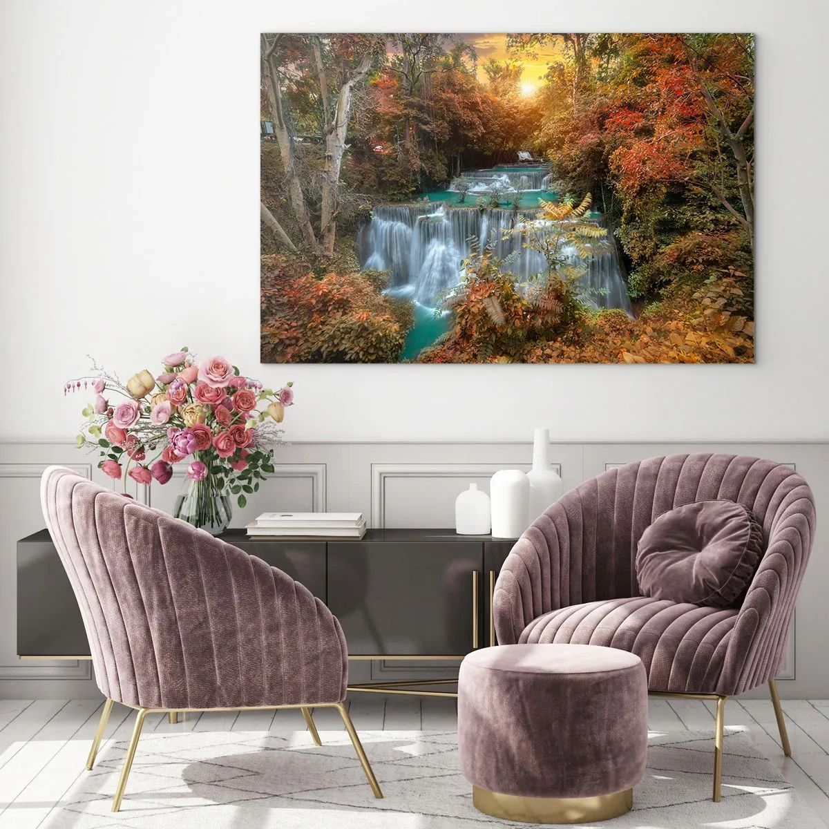 Impression sur verre - Image sur verre - Une cascade pittoresque entourée d'une forêt d'automne au coucher du soleil - 120x80cm - Trésor caché de la forêt - Décoration murale moderne pour le salon et la chambre ARTTOR