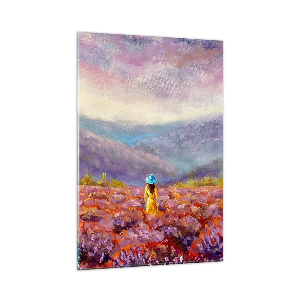 Impression sur verre - Image sur verre - Une femme portant un chapeau marchant dans un champ de lavande. - 80x120cm - Dans un monde lavande - Décoration murale moderne pour le salon et la chambre ARTTOR