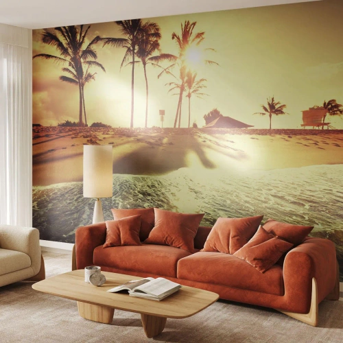 Papier Peint Photo Premium Sand - Plage de palmiers dans la lumière dorée du soleil couchant - 100x70cm - Après-midi californien - Décoration murale moderne pour le salon et la chambre ARTTOR