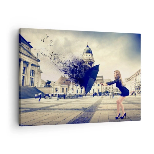 Impression sur toile - Image sur toile - Une femme avec un parapluie dans une composition artistique sur fond urbain - 70x50cm - Il y a un tel vent… - Décoration murale moderne pour le salon et la chambre ARTTOR