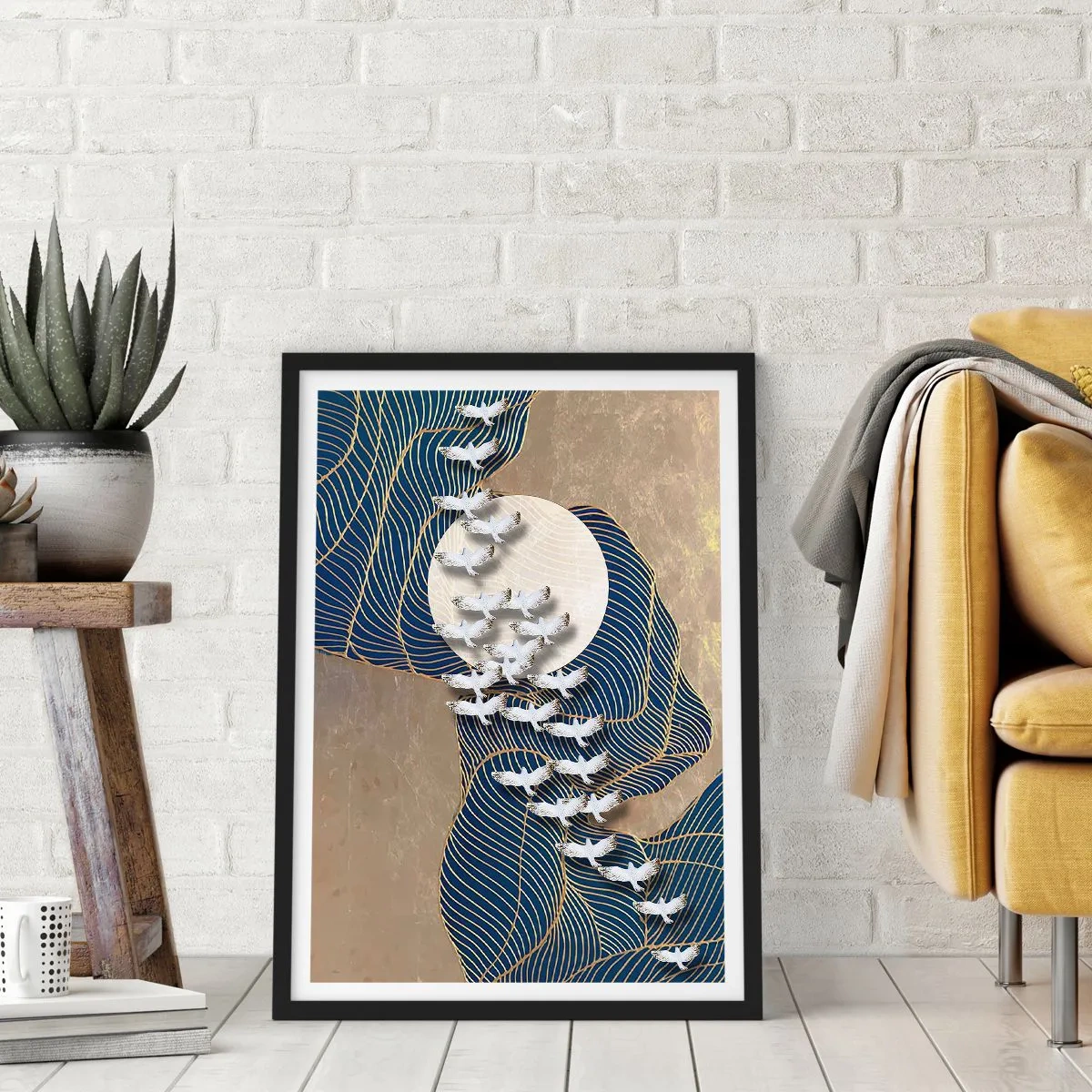 Affiche dans un cadre noir - Poster - Composition abstraite avec des oiseaux et la lune dans des tons dorés - 50x70cm - Liberté, errance, communauté - Décoration murale moderne pour le salon et la chambre ARTTOR