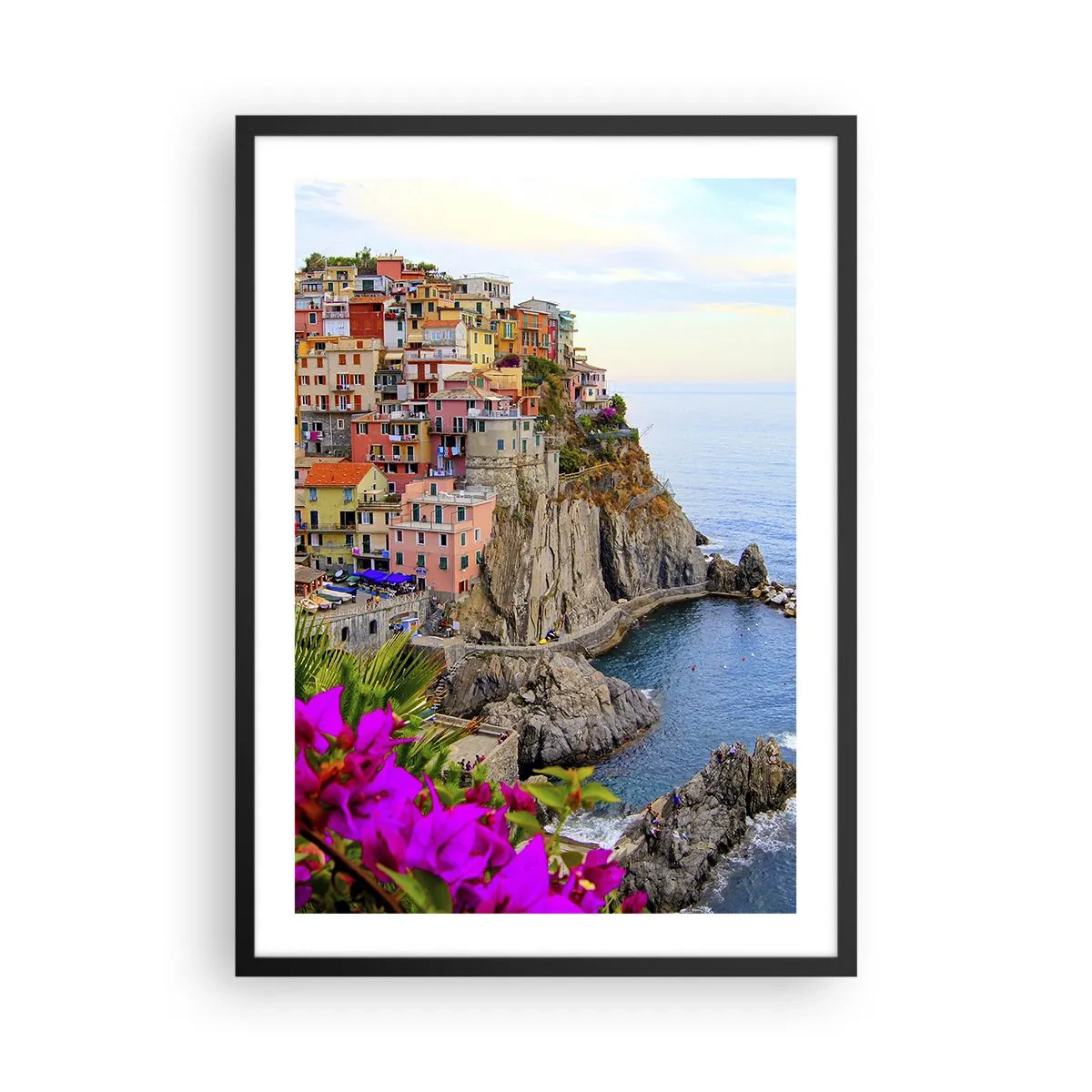 Affiche dans un cadre noir - Poster - Vue de bâtiments colorés sur une falaise au-dessus de la mer - 50x70cm - La ville qui rit - Décoration murale moderne pour le salon et la chambre ARTTOR