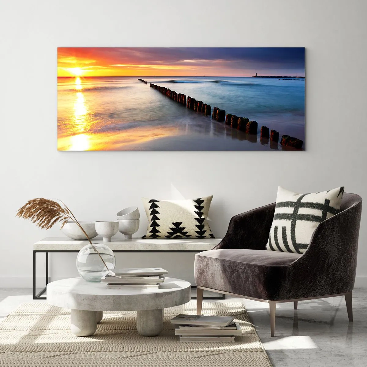 Impression sur verre - Image sur verre - Coucher de soleil sur la mer avec un brise-lames au premier plan - 140x50cm - Ecoute le silence - Décoration murale moderne pour le salon et la chambre ARTTOR