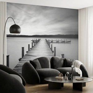 Papier Peint Photo Premium Sand - Une jetée en bois menant aux profondeurs d'un lac tranquille - 100x70cm - Au point d'eau - la paix - Décoration murale moderne pour le salon et la chambre ARTTOR