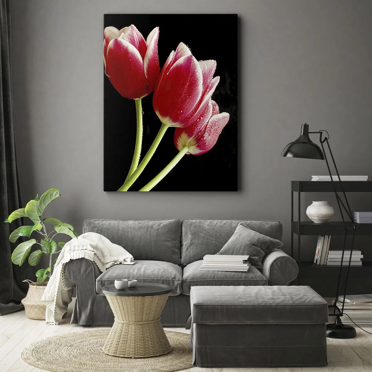 Impression sur toile - Image sur toile - Tulipes rouges avec des gouttes de rosée sur fond noir - 50x70cm - Une promesse d'amour pur - Décoration murale moderne pour le salon et la chambre ARTTOR