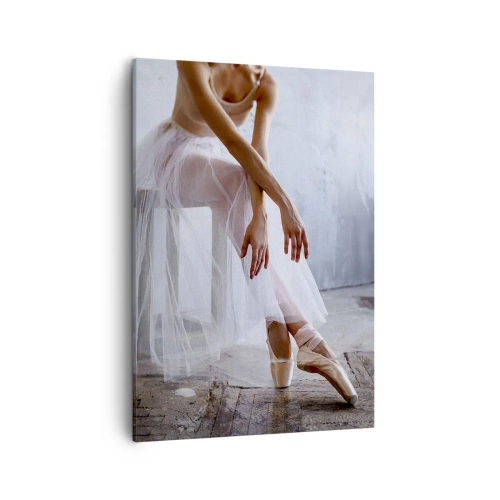 Impression sur toile - Image sur toile - Une ballerine dans une pose délicate sur un fond industriel - 50x70cm - Avant que les lumières de la rampe ne clignotent - Décoration murale moderne pour le salon et la chambre ARTTOR