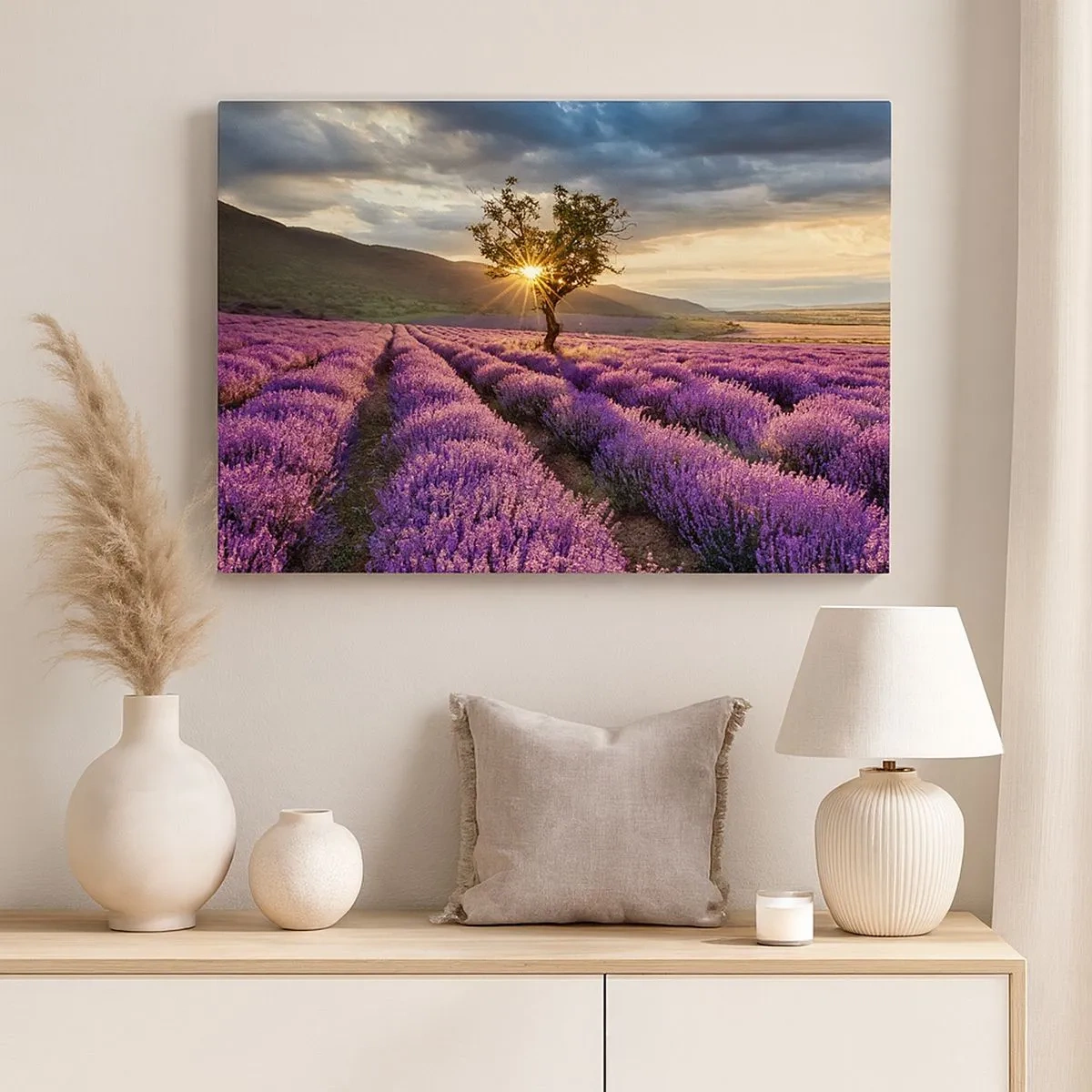 Impression sur toile - Image sur toile - Un champ de lavande avec un arbre solitaire au coucher du soleil - 70x50cm - Arôme de couleur lilas - Décoration murale moderne pour le salon et la chambre ARTTOR