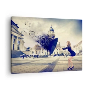 Impression sur toile - Image sur toile - Une femme avec un parapluie dans une composition artistique sur fond urbain - 70x50cm - Il y a un tel vent… - Décoration murale moderne pour le salon et la chambre ARTTOR
